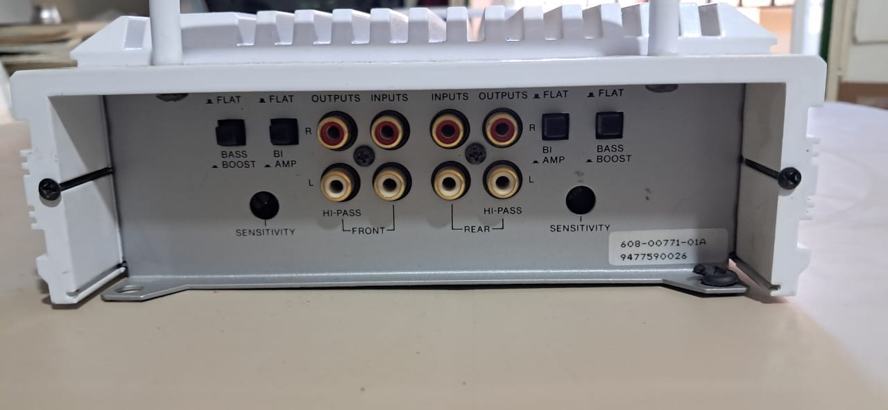 Carver K-MOS 4200 Vintage multi-channel car audio amplifier - Image 2