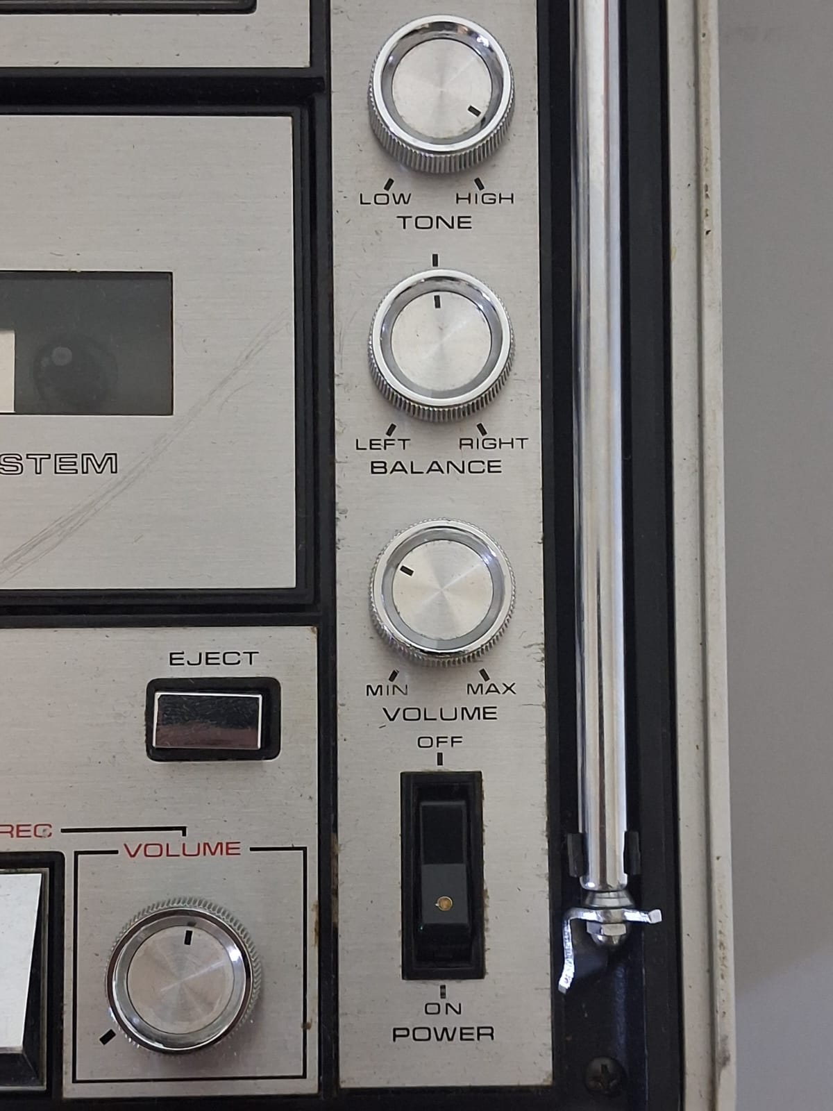 Sanyo G-2615N-2 - vintage, portable "solid state stereo music centre" briefcase-style - Image 12