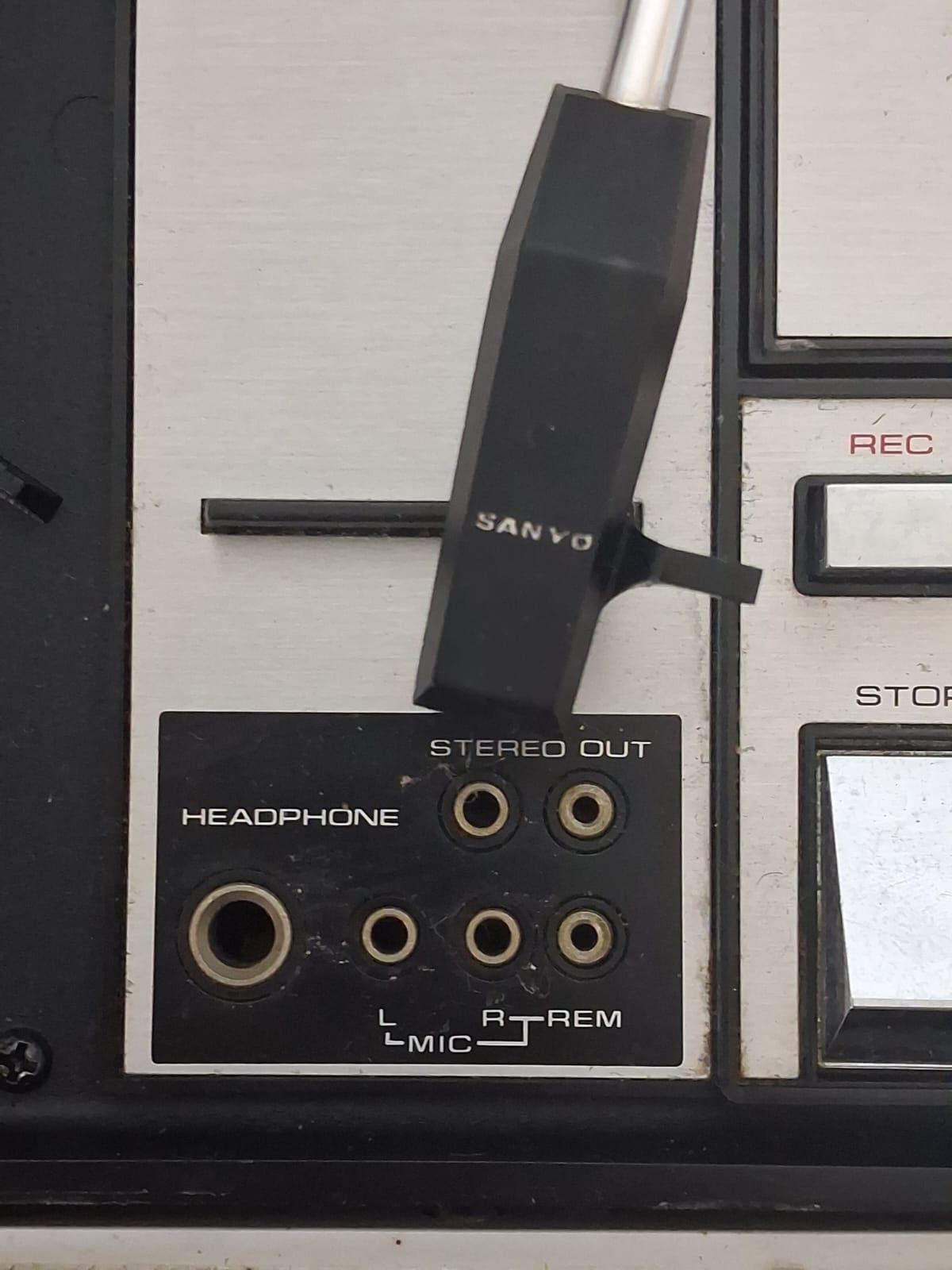 Sanyo G-2615N-2 - vintage, portable "solid state stereo music centre" briefcase-style - Image 16