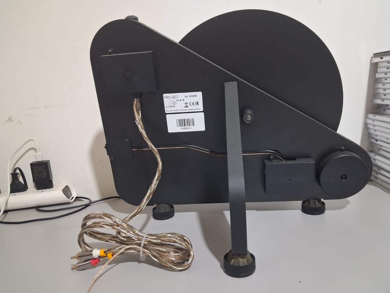 Pro-Ject VT-E - Vertical Standing High End Turntable - Image 4