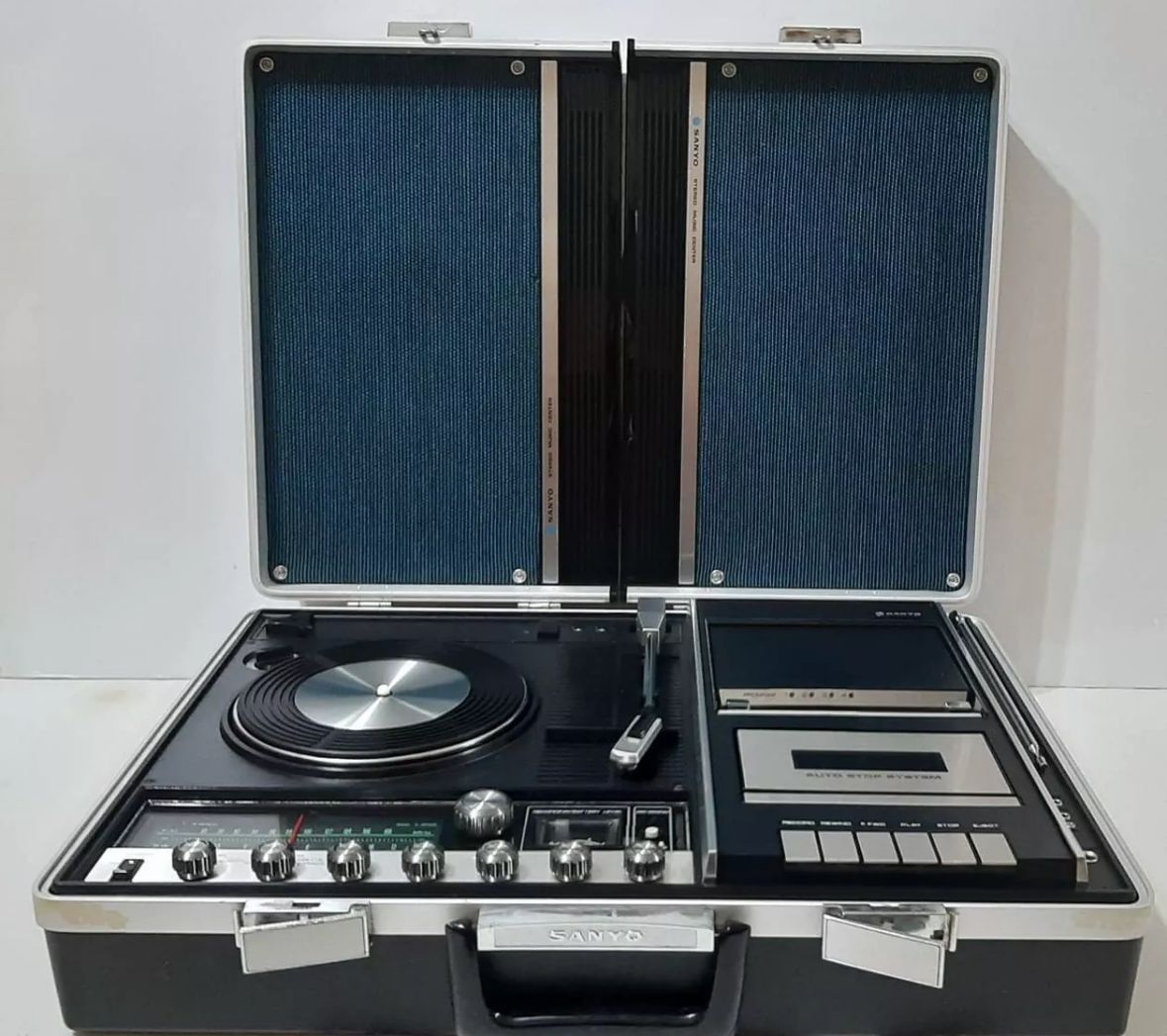 Sanyo G-2615N-2 - vintage, portable "solid state stereo music centre" briefcase-style